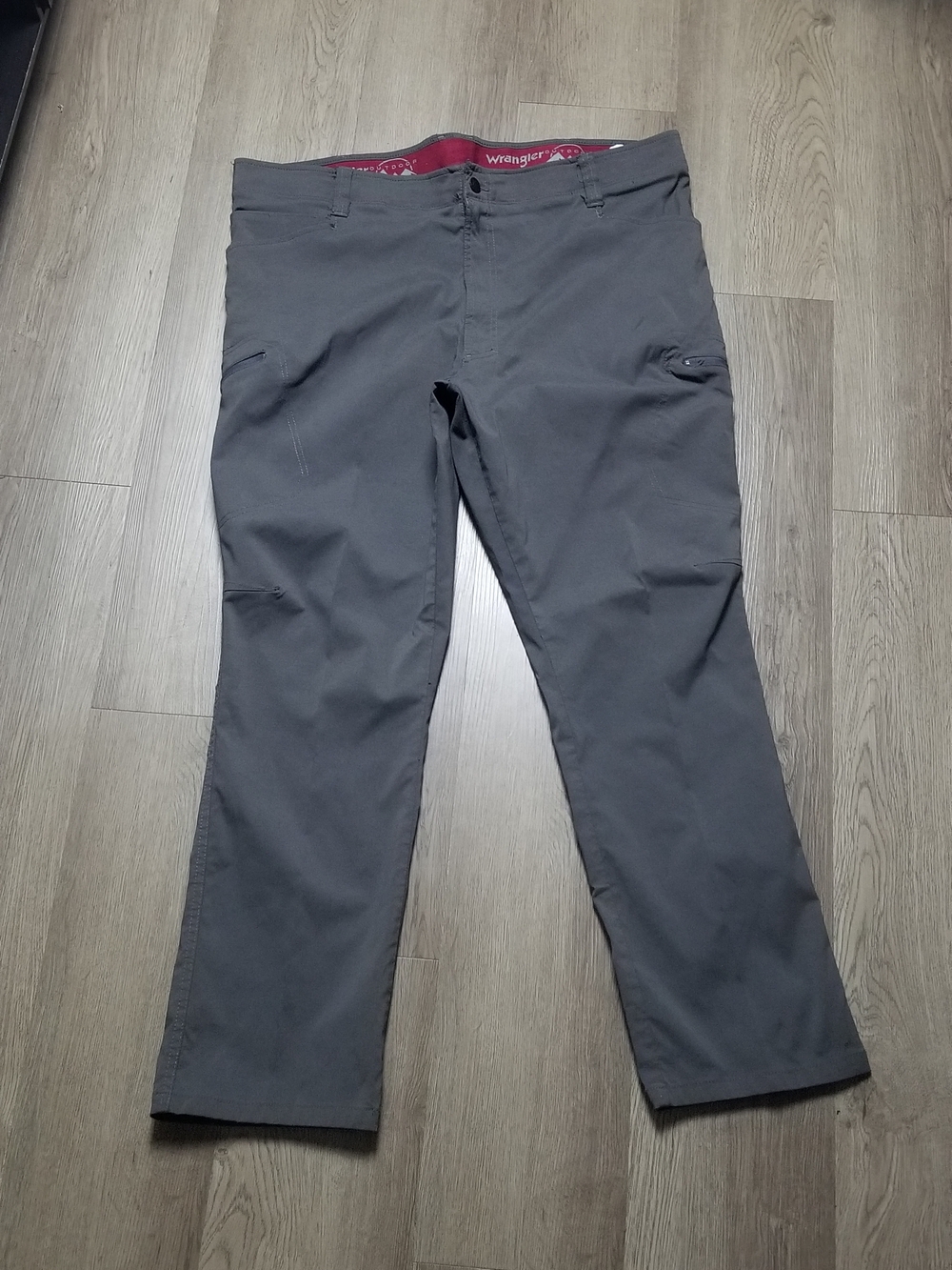 Wrangler Men's Dark Gray Cargo Pants with Zip Pocket (Size 42/30) - Picture 2 of 10